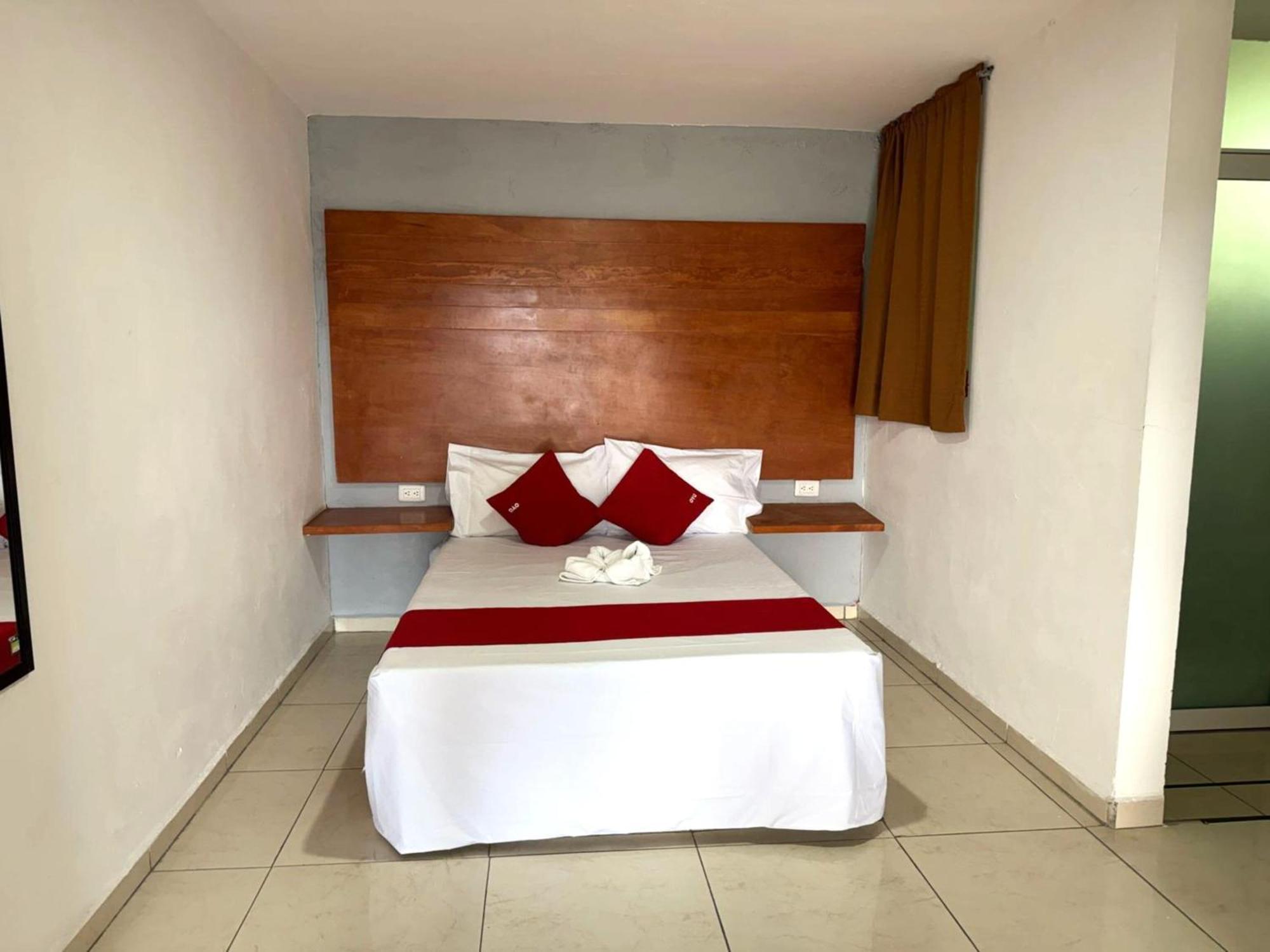 Oyo Hotel Familiar Tollan Чолула Экстерьер фото
