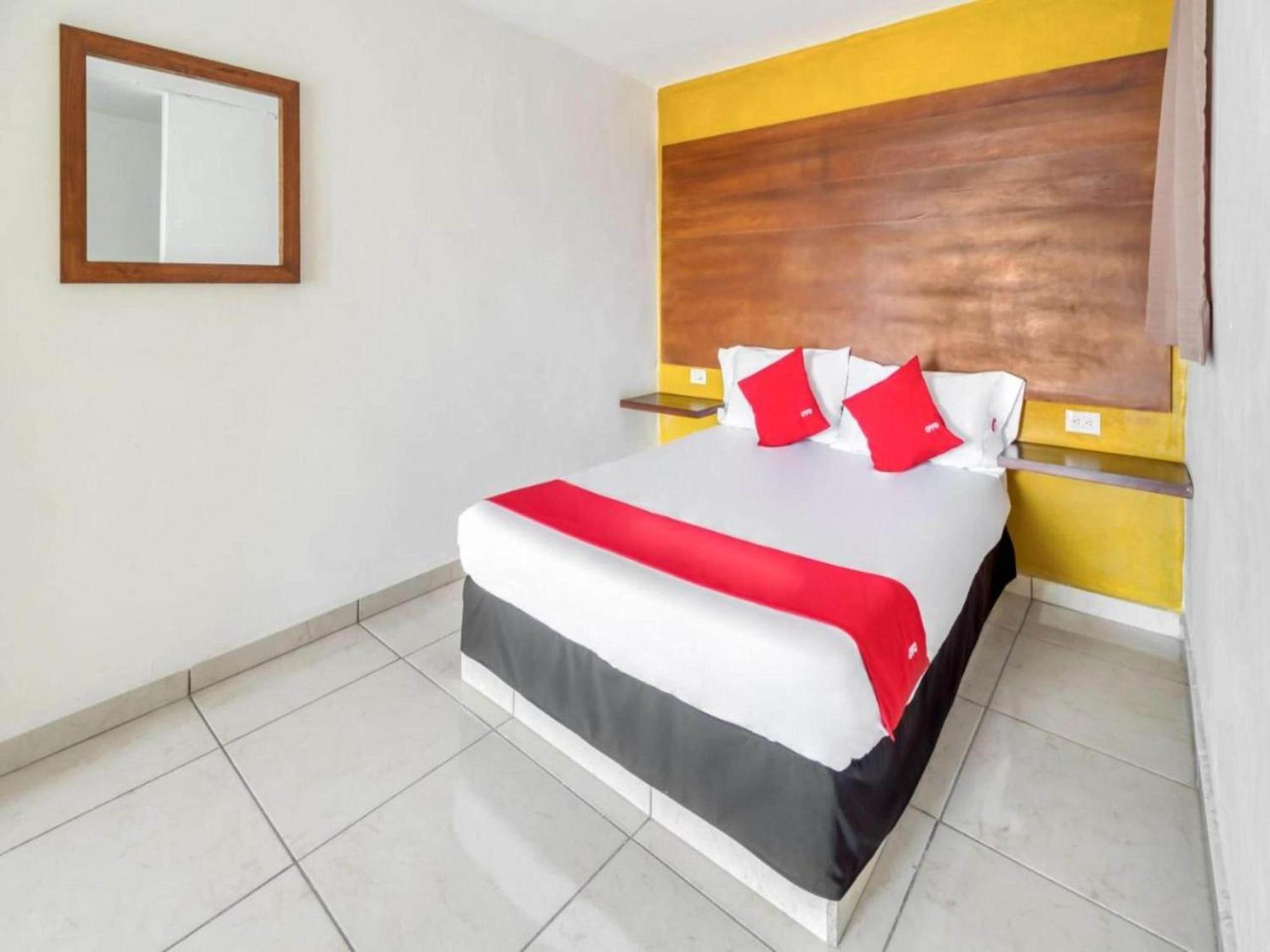 Oyo Hotel Familiar Tollan Чолула Экстерьер фото