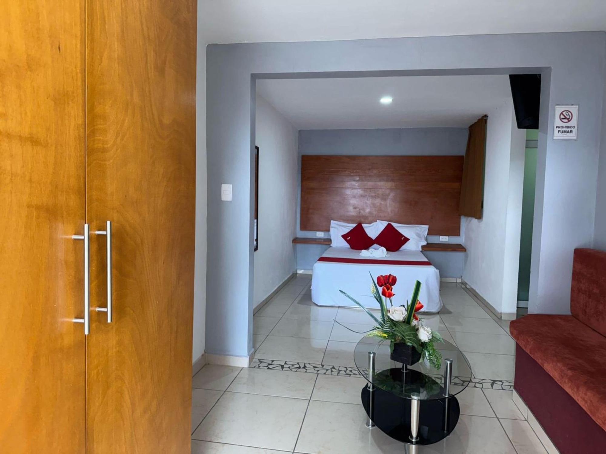 Oyo Hotel Familiar Tollan Чолула Экстерьер фото