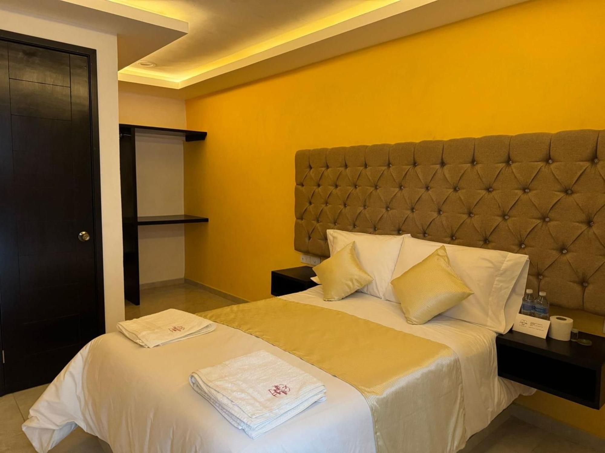 Oyo Hotel Familiar Tollan Чолула Экстерьер фото
