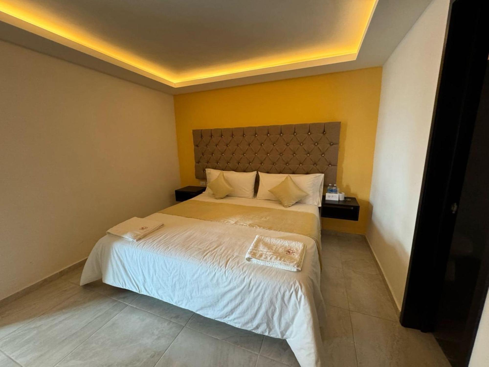 Oyo Hotel Familiar Tollan Чолула Экстерьер фото