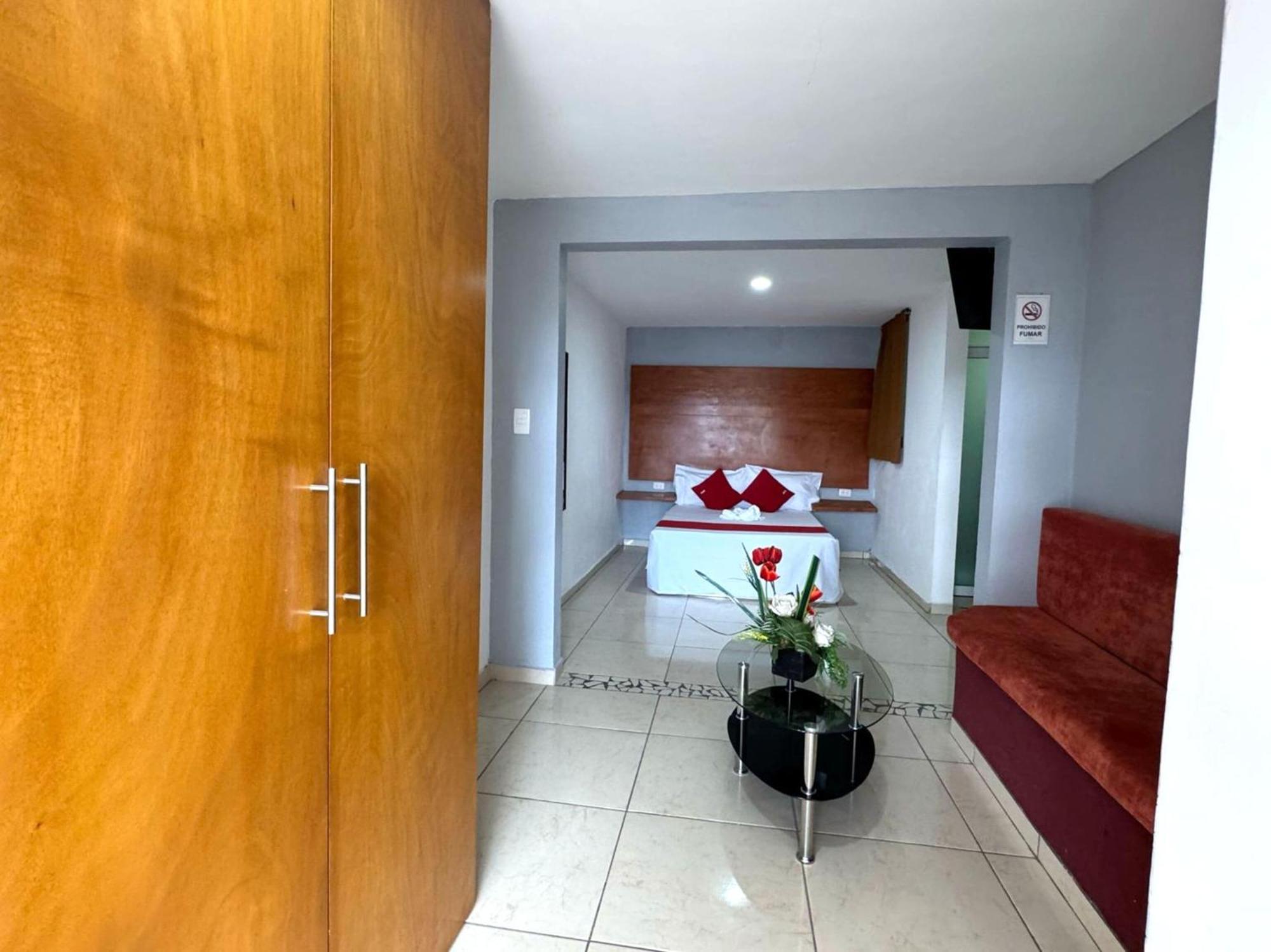 Oyo Hotel Familiar Tollan Чолула Экстерьер фото