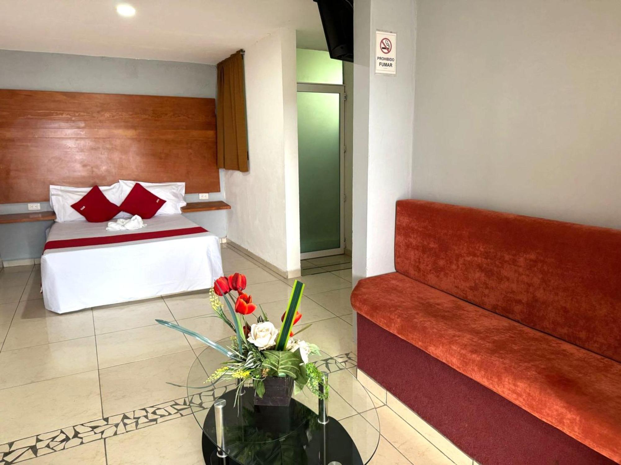 Oyo Hotel Familiar Tollan Чолула Экстерьер фото