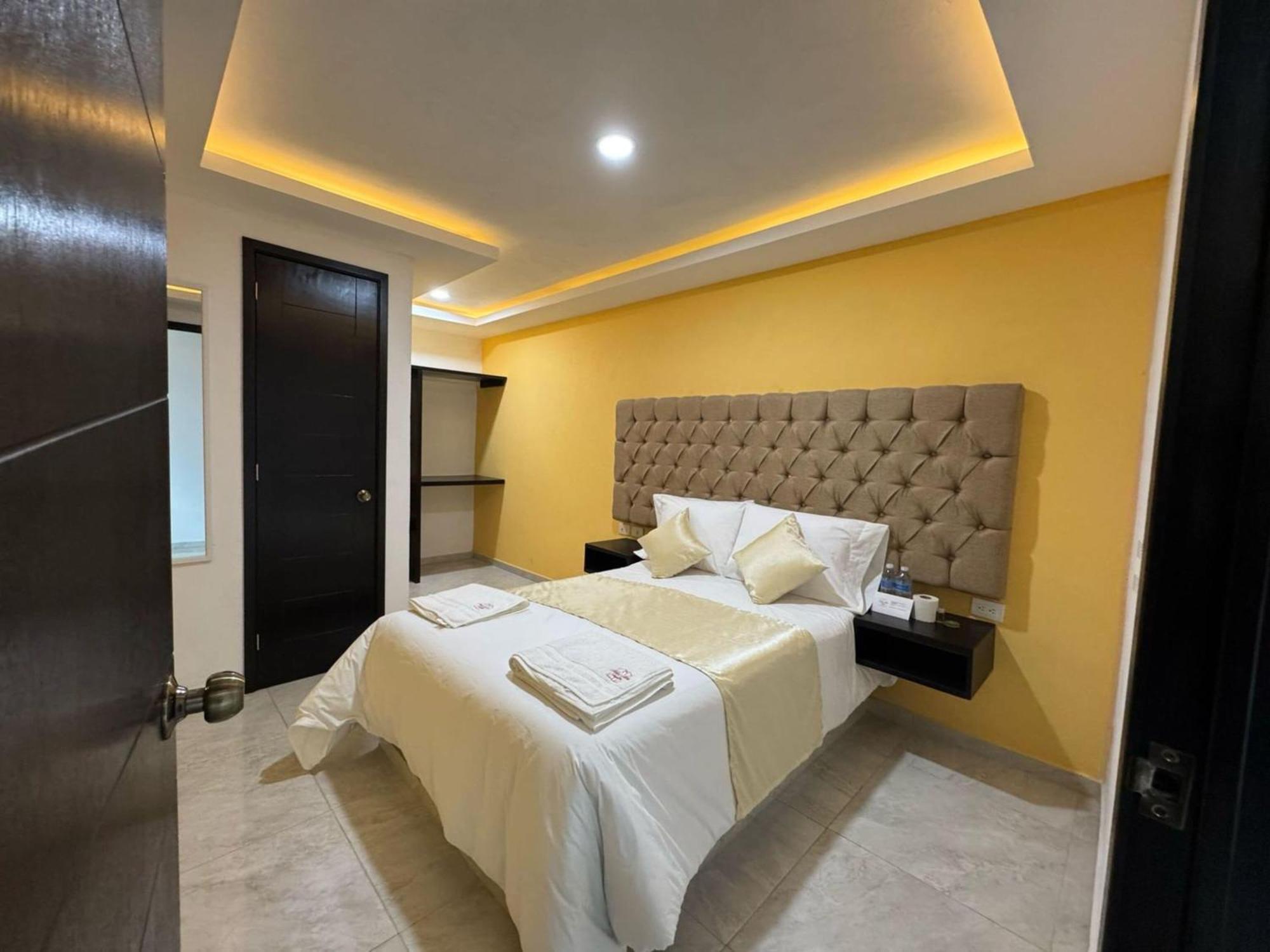 Oyo Hotel Familiar Tollan Чолула Экстерьер фото